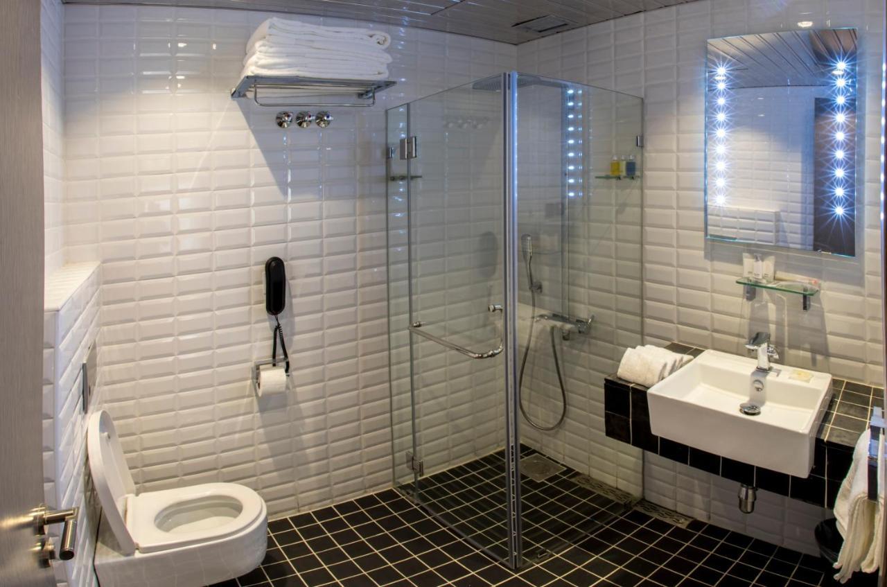 Flowery Holiday Suites Kuwait City Eksteriør billede