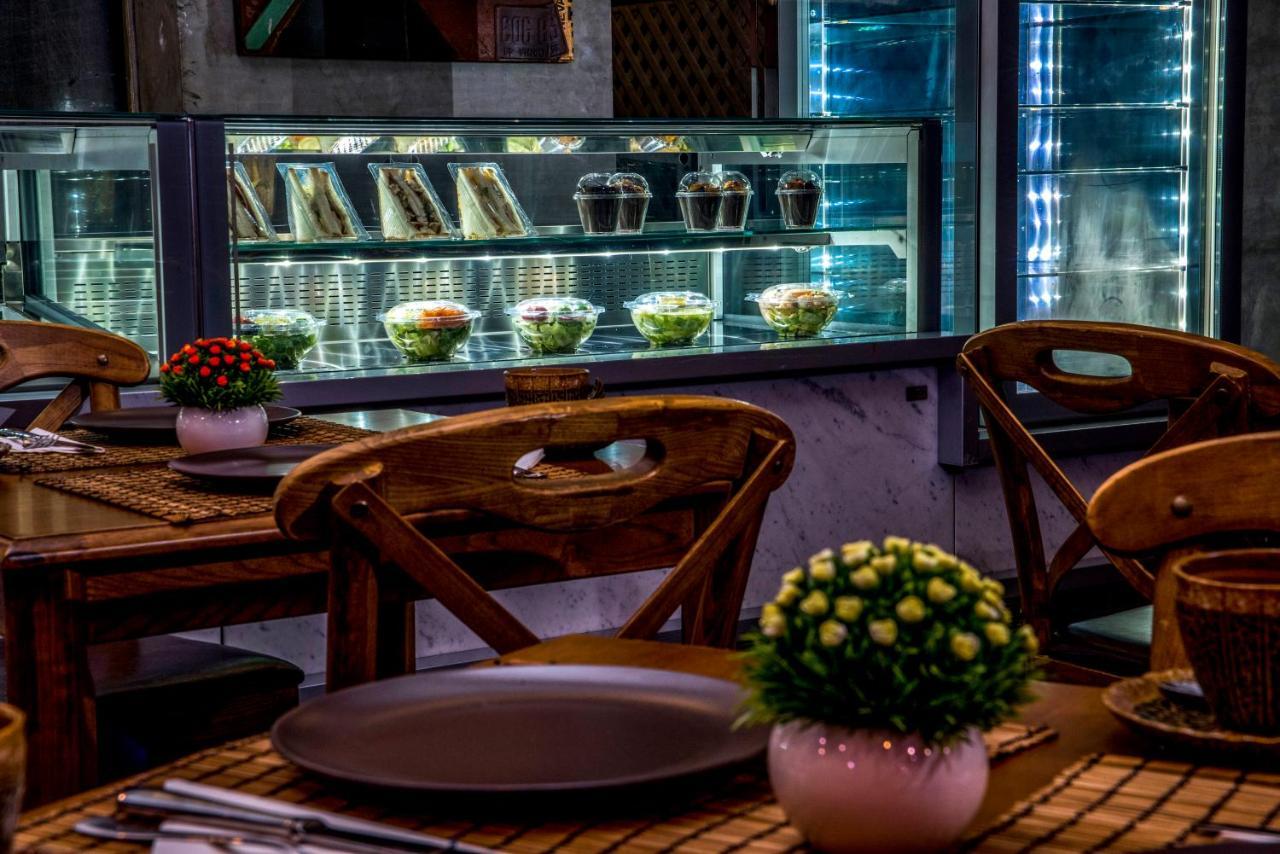Flowery Holiday Suites Kuwait City Eksteriør billede