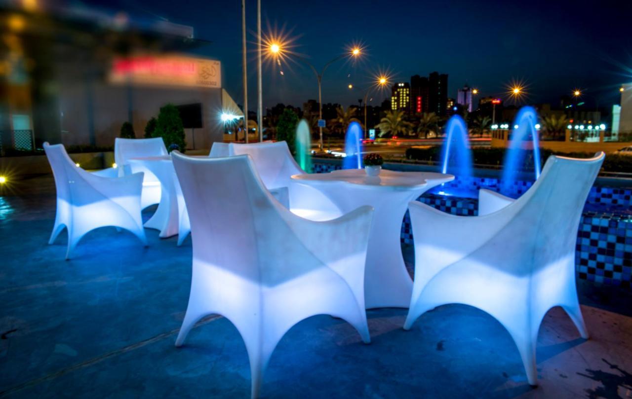 Flowery Holiday Suites Kuwait City Eksteriør billede