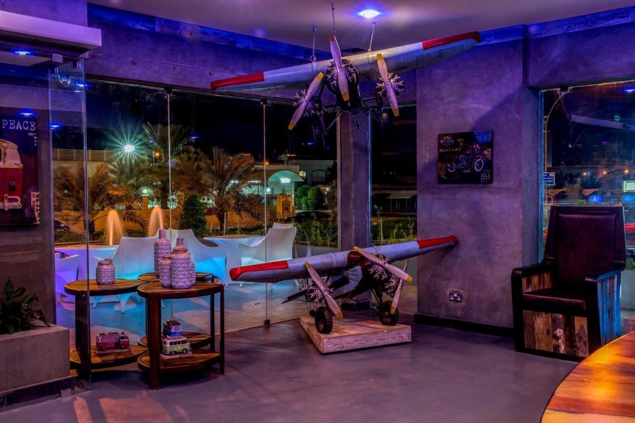 Flowery Holiday Suites Kuwait City Eksteriør billede