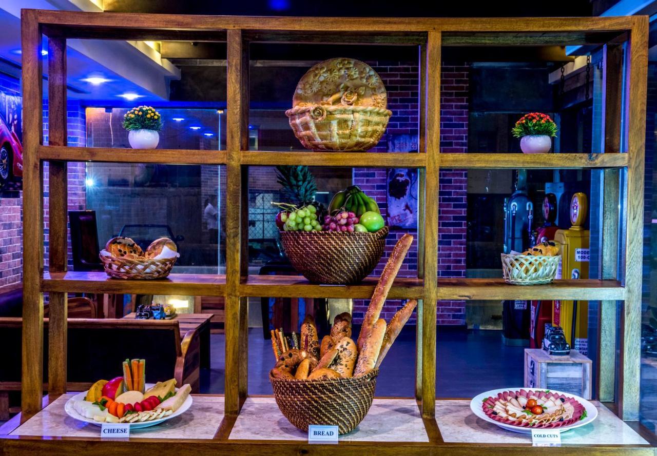 Flowery Holiday Suites Kuwait City Eksteriør billede
