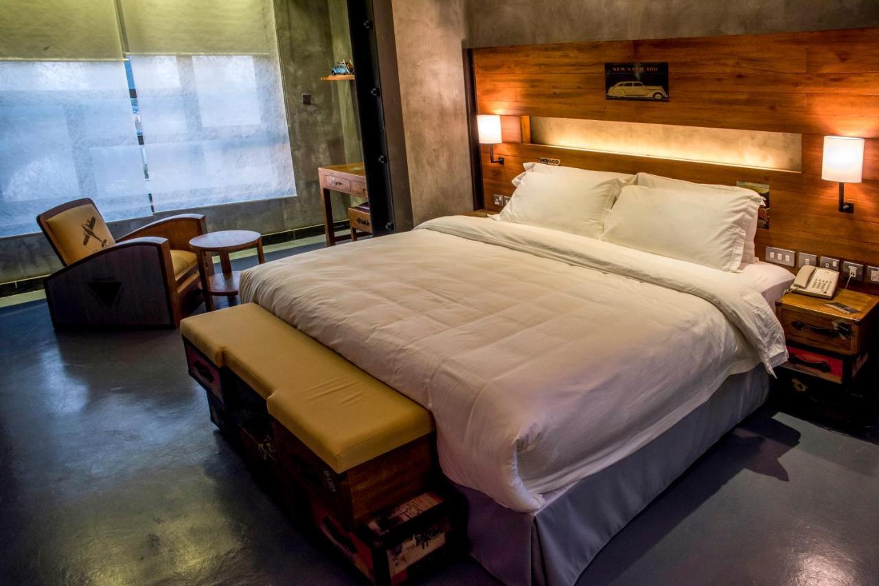 Flowery Holiday Suites Kuwait City Eksteriør billede
