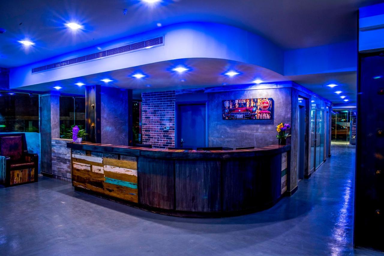 Flowery Holiday Suites Kuwait City Eksteriør billede